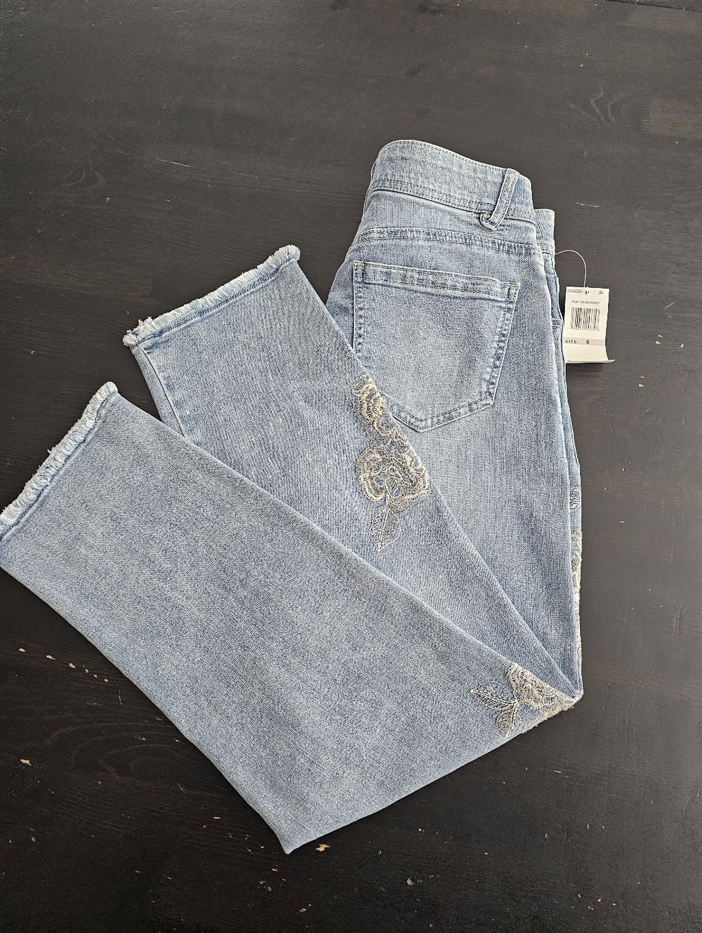Democracy Light Blue Cropped Jeans with Embroidered Floral Detail. Size 6. - Picture 2 of 10